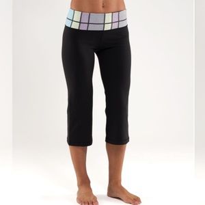 Lululemon groove crop reversible leggings size 4